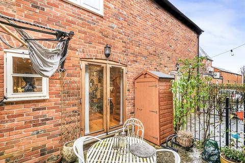 3 bedroom house for sale, St Marys Court, Market Place