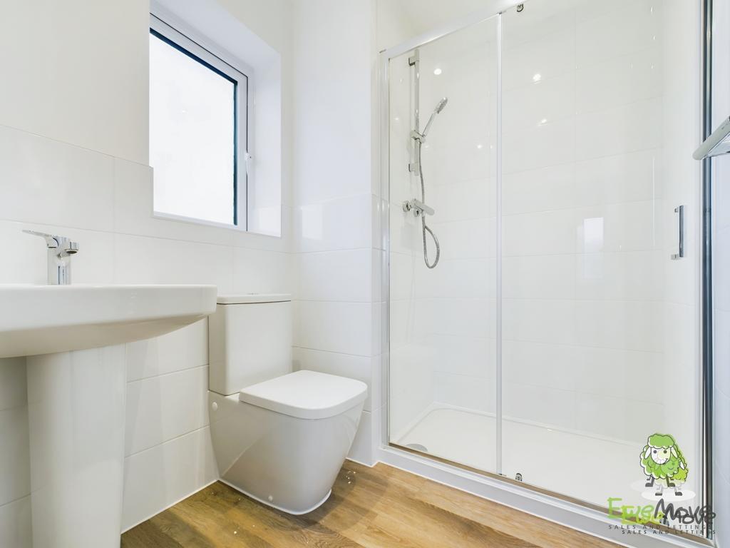 Ewe Move Basingstoke Lulworth Way Bedroom One En-Su