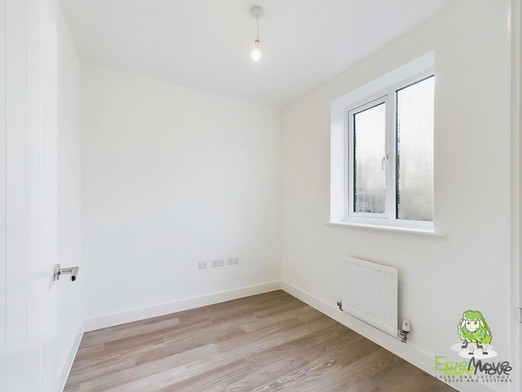 Ewe Move Basingstoke Lulworth Way Bedroom Four or S