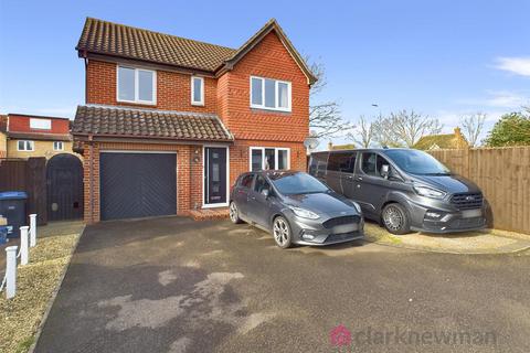 4 bedroom detached house for sale, Wedgewood Drive, Harlow CM17