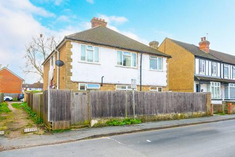 2 bedroom flat for sale, Courtenay Road, Woking, GU21