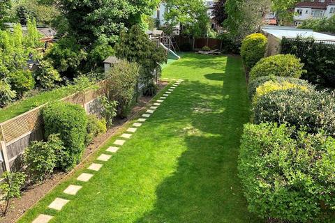 45 Kent Gardens, London, W13 8BU