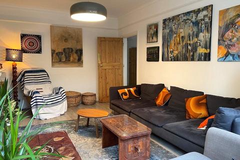 45 Kent Gardens, London, W13 8BU