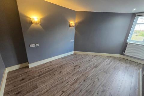 2 bedroom flat to rent, 236 Hornchurch Road, Hornchurch