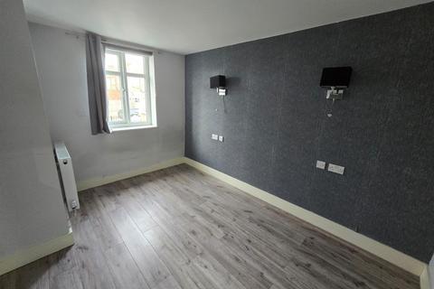 2 bedroom flat to rent, 236 Hornchurch Road, Hornchurch