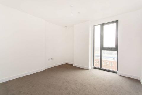 2 bedroom flat to rent, High Street, Sutton, SM1