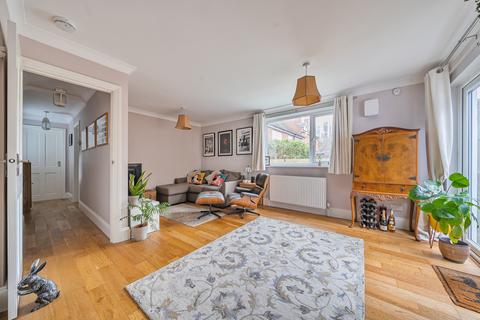 Flat B, 11 Sandford Road, Bromley, BR2 9AL