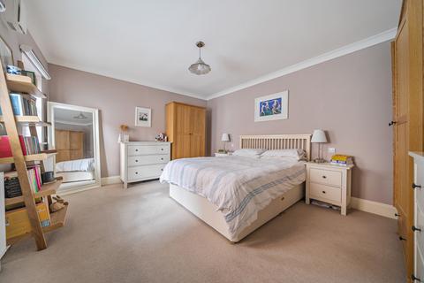 Flat B, 11 Sandford Road, Bromley, BR2 9AL