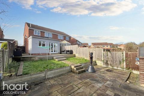 3 bedroom semi-detached house for sale, Cairns Road, Colchester