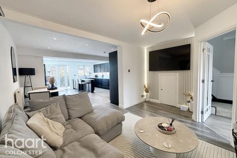 14 Cairns Road, Colchester, CO2 8UZ