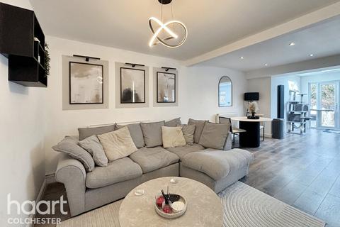 14 Cairns Road, Colchester, CO2 8UZ