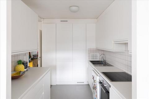 Flat 56, Speed House Barbican, London, EC2Y 8AT
