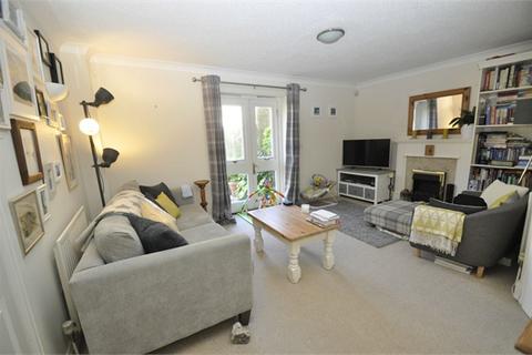 3 bedroom semi-detached house to rent, Nursery Road, RINGWOOD BH24