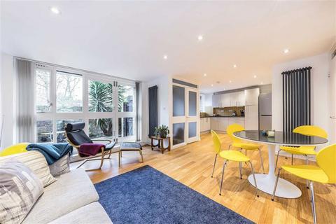 3 bedroom maisonette for sale, Cloysters Green, London E1W