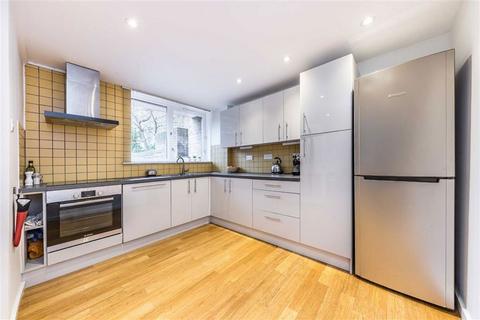 3 bedroom maisonette for sale, Cloysters Green, London E1W