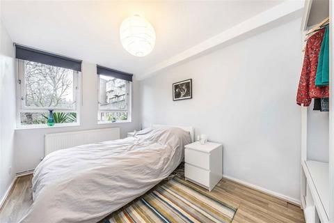 8 Cloysters Green, London, E1W 1LU