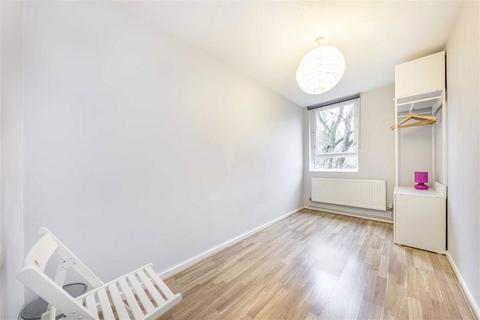 8 Cloysters Green, London, E1W 1LU