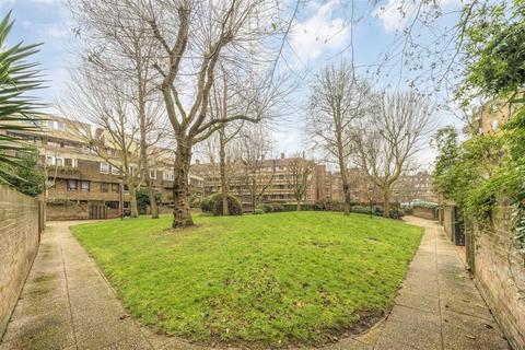 8 Cloysters Green, London, E1W 1LU