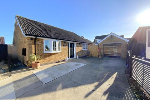 2 bedroom detached bungalow for sale, Amethyst Court, New Waltham