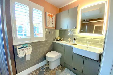 16 Amethyst Court, New Waltham, Grimsby, DN36 4YR
