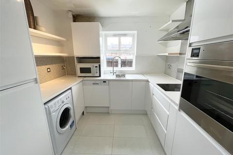 2 bedroom apartment to rent, Brough Street West, Macclesfield