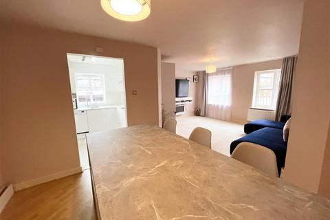 2 bedroom apartment to rent, Brough Street West, Macclesfield