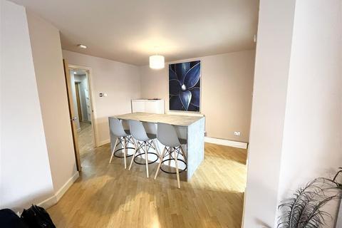 2 bedroom apartment to rent, Brough Street West, Macclesfield