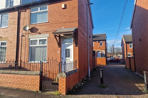 3 bedroom end of terrace house to rent, Craven Road, Dewsbury, West Yorkshire, WF13