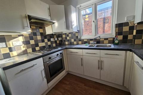 2 bedroom maisonette to rent, Leghorn Road, London