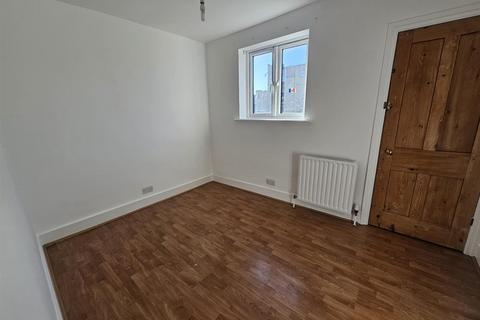 2 bedroom maisonette to rent, Leghorn Road, London