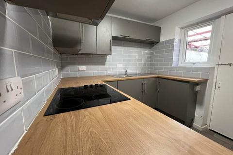 4 bedroom end of terrace house to rent, Westfield Terrace, Gateshead NE8