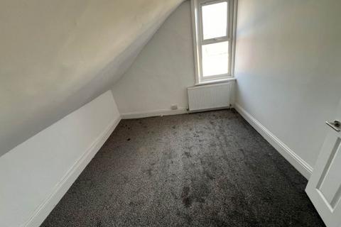 4 bedroom end of terrace house to rent, Westfield Terrace, Gateshead NE8