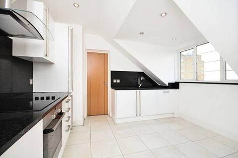 3 bedroom penthouse to rent, West Heath Drive, London NW3