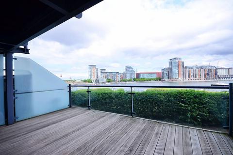 2 bedroom flat for sale, Western Beach Apartments, Royal Docks, London, E16