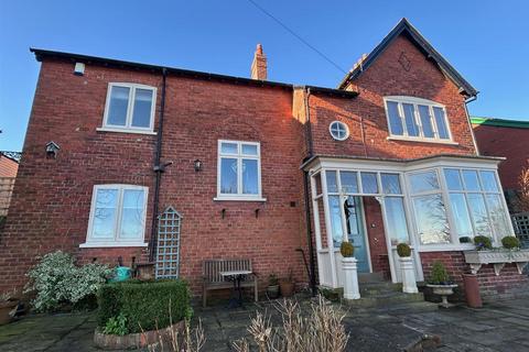 4 bedroom detached house for sale, Alexandra Park, Scarborough, YO12 5JN