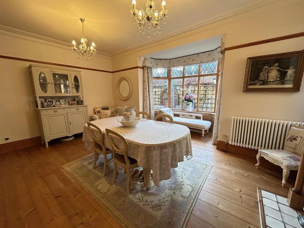 Dining room 2.jpg