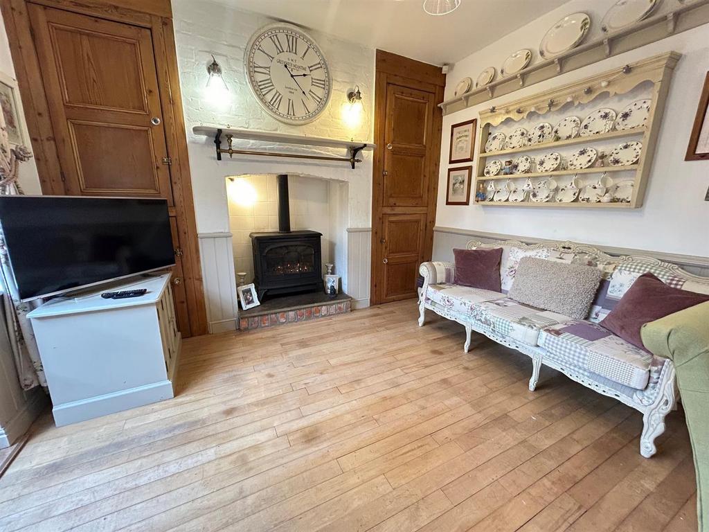 Sitting area of kitchen.jpg