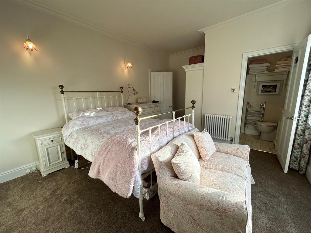Bedroom 1 2.jpg