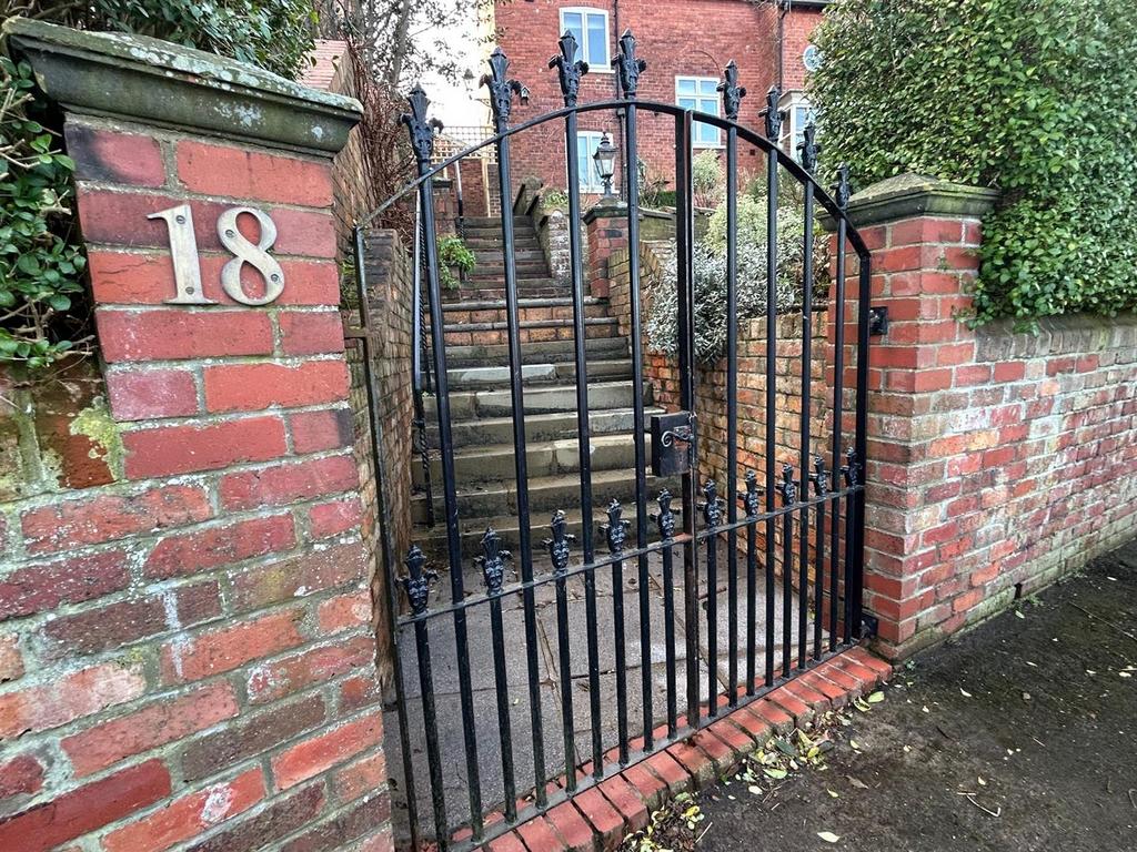 Gate.jpg