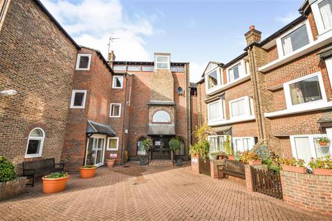 1 bedroom retirement property to rent, 16 Hedingham Place, Spring Way CO9