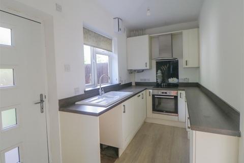 2 bedroom semi-detached house to rent, Millfield Road, Thorne, Doncaster