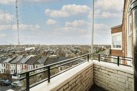 2 bedroom flat for sale, Becklow Gardens, London W12