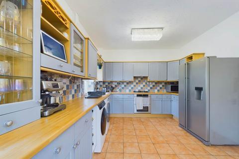 4 bedroom end of terrace house for sale, Pipit Gardens, Aylesbury HP19