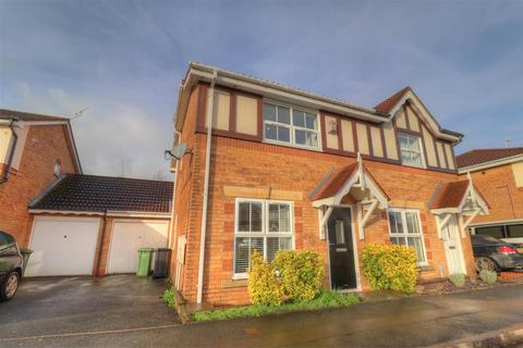 3 bedroom semi-detached house to rent, Larkspur Drive, Evesham