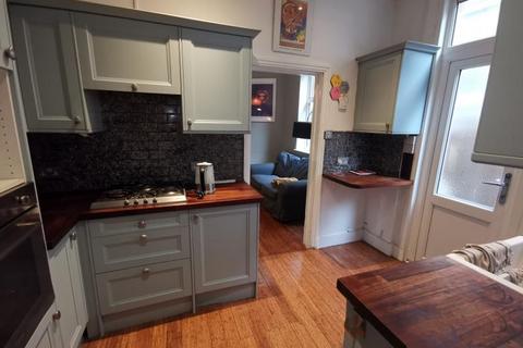 2 bedroom flat to rent, Lyndhurst Road, Wood Green, N22