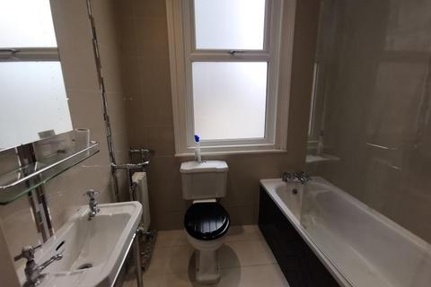 2 bedroom flat to rent, Lyndhurst Road, Wood Green, N22