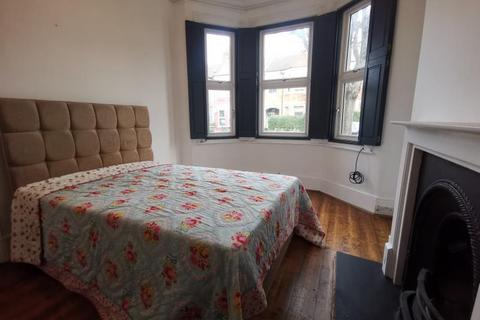 2 bedroom flat to rent, Lyndhurst Road, Wood Green, N22