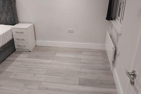 1 bedroom flat to rent, Swakeleys Road, Ickenham UB10