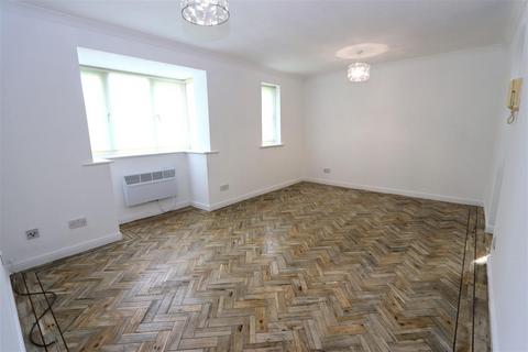 2 bedroom flat to rent, Woodland Grove, Epping