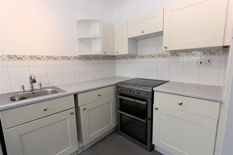 2 bedroom flat to rent, Woodland Grove, Epping